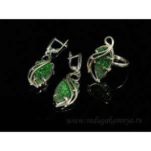Кольцо и серьги из уваровита