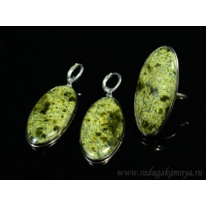 Кольцо и серьги змеевик овал