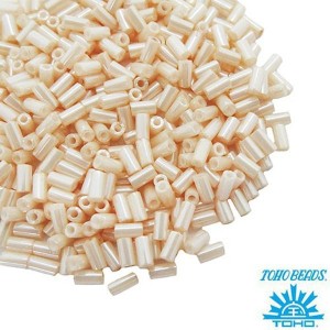 Стеклярус TOHO BUGLE 3 мм № 0123 кремовый перламутр 5 граммов Япония