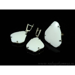 Кольцо и серьги с агатом белым