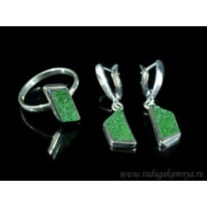 Кольцо и серьги из уваровита