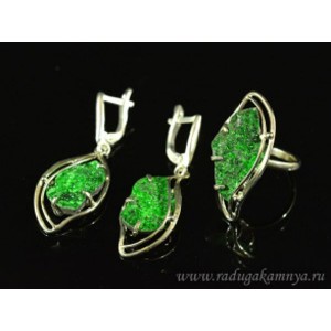 Кольцо и серьги с уваровитом
