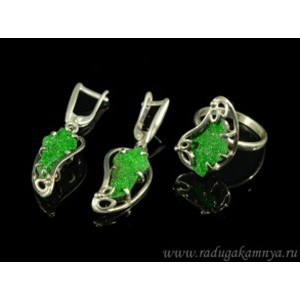 Кольцо и серьги с уваровитом