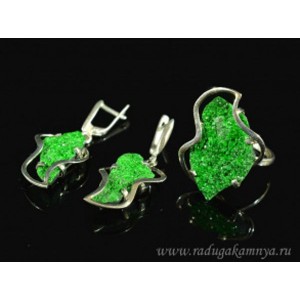 Кольцо и серьги с уваровитом