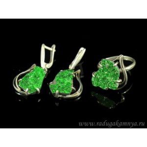 Кольцо и серьги с уваровитом