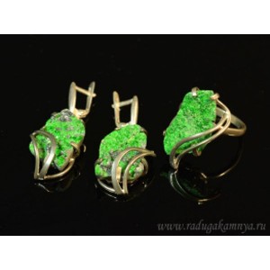 Кольцо и серьги с уваровитом