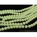 Бусины из кварца снежного тонированного шарик 10мм салатовый светлый, 37см, 38 бусин. Бусины из кварца снежного тонированного шарик 10мм салатовый светлый, 37см, 38 бусин.