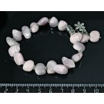 Браслет из кунцита, галтовка с подвеской на резинке
