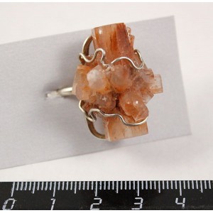 Кольцо с кристаллом кварца в оксиде железа (роговик) 26х21х15мм р-р 18