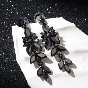Серьги висячие со стразами "Ажур" весеннее настроение, цвет чёрный