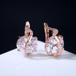 Серьги со стразами "Магия" бусинка в сплетении, цвет белый, цвет золотистый