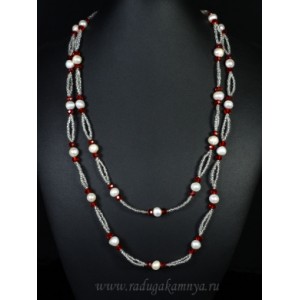 Бусы 115-120см из жемчуга шарик 8-9мм белый с бисером и цирконом красным