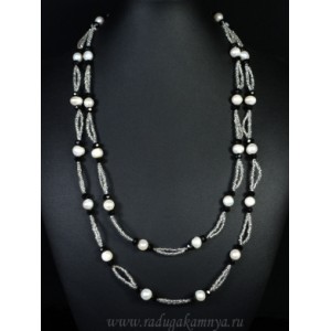 Бусы 115-120см из жемчуга шарик 8-9мм белый с бисером и цирконом черным