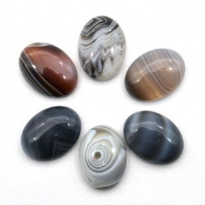 Кабошон из агата бразильского, 15*20*6мм.