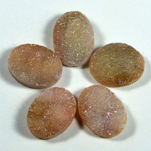 Кабошон из агата тонированного (друза), 12,5*16*6мм.