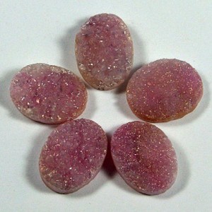 Кабошон из агата тонированного (друза), 12,5*16*6мм.