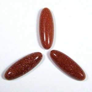 Кабошон из авантюрина (искусственного) овал, 8*23*4,5мм.