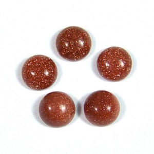 Кабошон из авантюрина (искусственного), 6*6*3мм.