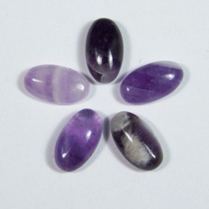 Кабошон из аметиста овал, 8*14*4,5мм.