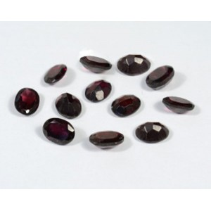 Кабошон из граната гр. овал 6*8мм, 1,35ct