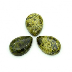 Кабошон из змеевика капля 13*18*5мм