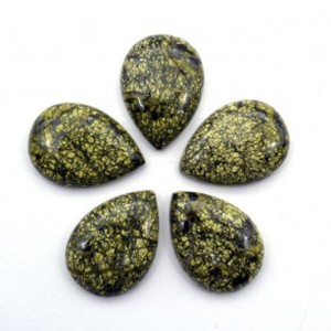 Кабошон из змеевика капля 18*25*6мм