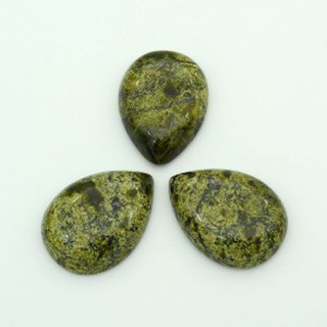 Кабошон из змеевика капля 18*25*6мм