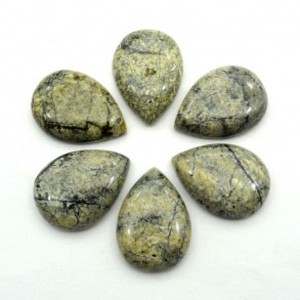 Кабошон из змеевика капля 18*25*6мм