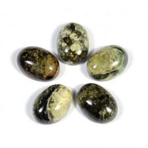 Кабошон из змеевика овал 10*14*5мм