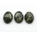 Кабошон из змеевика овал 12*16*5мм.