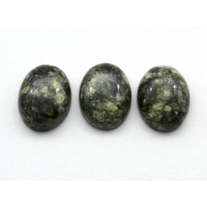 Кабошон из змеевика овал 12*16*5мм.