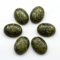 Кабошон из змеевика овал 12*16*5мм.
