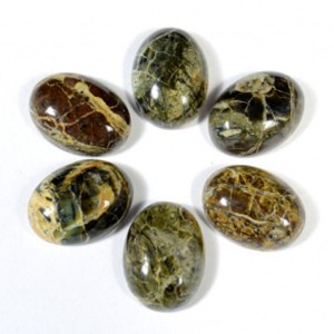 Кабошон из змеевика овал 12*16*5мм.