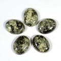 Кабошон из змеевика овал 15*20*5мм.