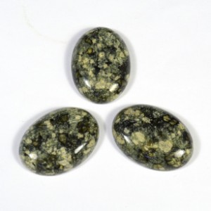 Кабошон из змеевика овал 18*25*6мм Кабошон из змеевика овал 18*25*6мм