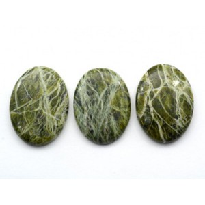 Кабошон из змеевика овал 25*35*6мм