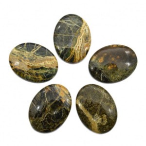 Кабошон из змеевика овал 30*40*6мм Кабошон из змеевика овал 30*40*6мм
