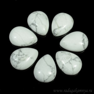 Кабошон из кахолонга искусственного капля, 15*20*7мм.