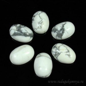 Кабошон из кахолонга искусственного овал, 10*14*6мм.