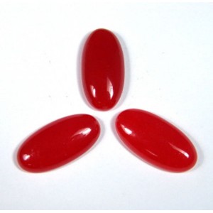 Кабошон из красного кварца, 15*30*6мм.