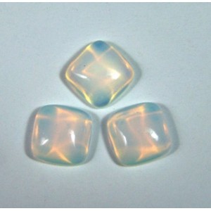 Кабашон из лунного камня квадрат, 14*14*6мм. Кабашон из лунного камня квадрат, 14*14*6мм.