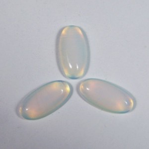 Кабашон из лунного камня овал, 12*24*5мм.