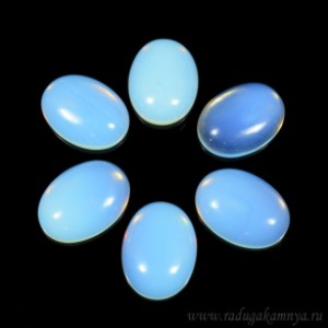 Кабошон из лунного камня овал, 15*20*6мм.