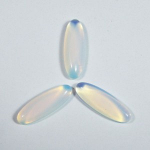 Кабашон из лунного камня овал, 8*23*4,5мм.