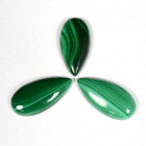 Кабошон из малахита капля, 15*30*5мм.