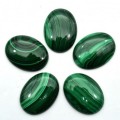 Кабошон из малахита овал, 30*40*7мм.