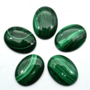 Кабошон из малахита овал, 30*40*7мм.