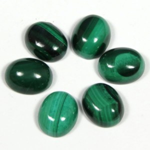 Кабошон из малахита, 8*10*4мм.