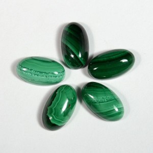 Кабошон из малахита, 8*14*5мм.