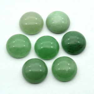 Кабошон из кварца (цвет нефрита) круг, 15*15*6мм.